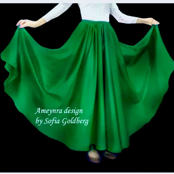 Green Satin Skirt Full-Circle 360' Ameynra design, New - Picture 1 of 1